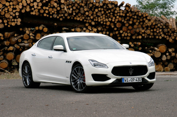 Maserati Quattroporte.