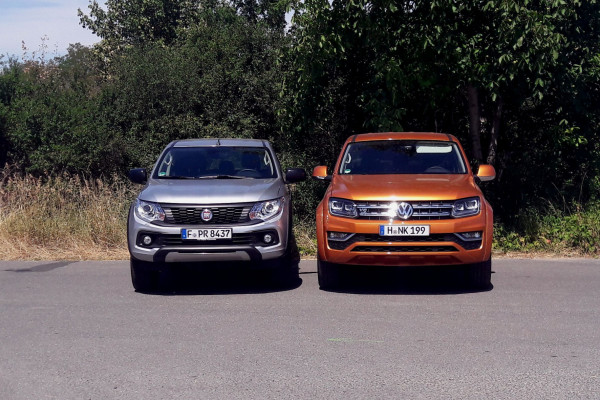 Der Amarok (r.) tritt etwas kräftiger und breiter auf als der Fullback.