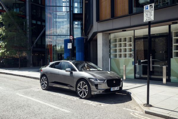 Jaguar I-Pace auf der Fahrt von London nach Brüssel.