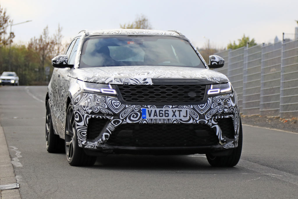 Range Rover Velar SVR.