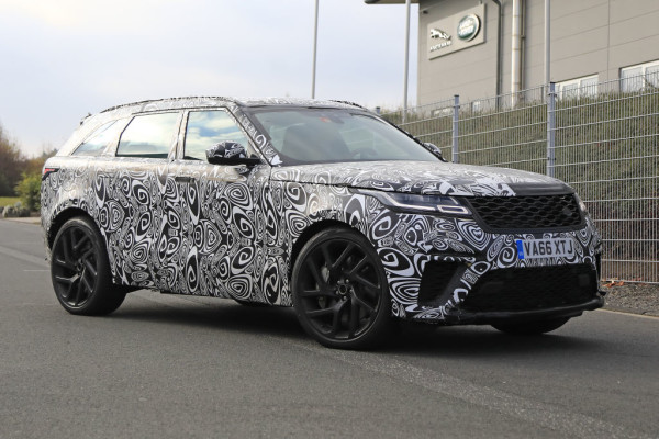 Range Rover Velar SVR.