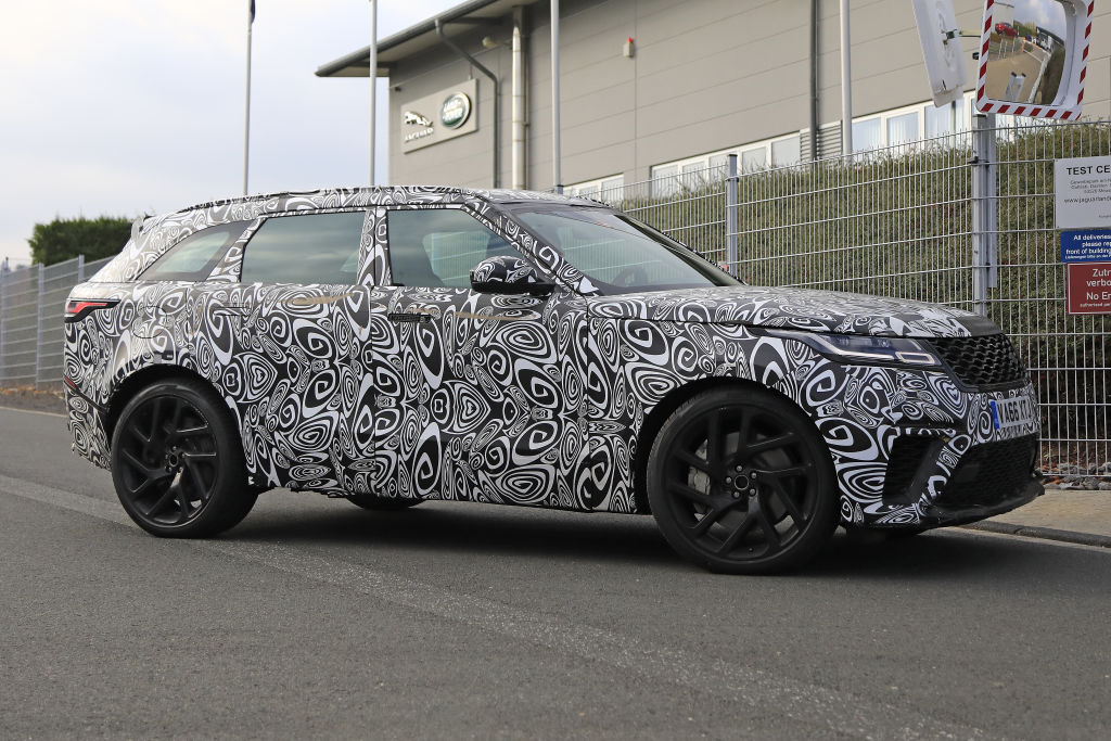 Range Rover Velar SVR.