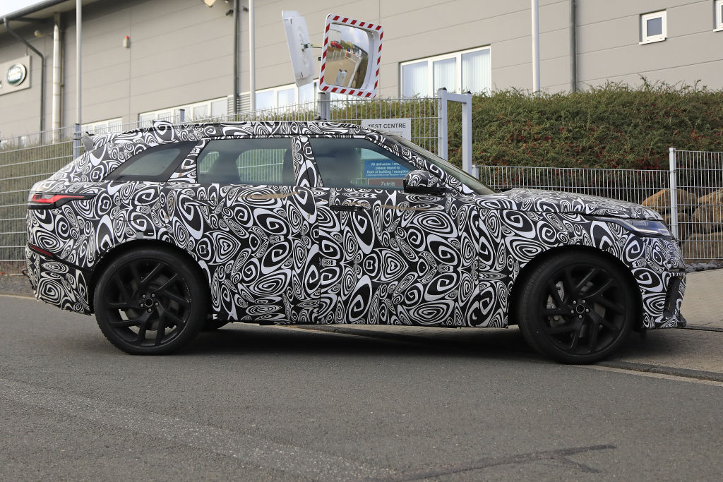 Range Rover Velar SVR.