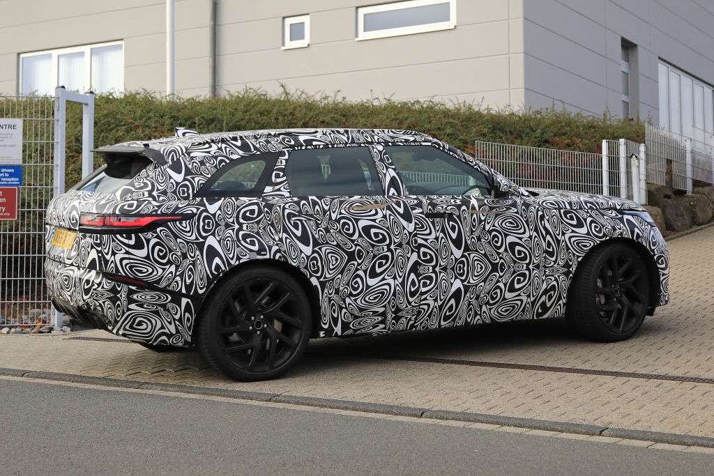 Range Rover Velar SVR.
