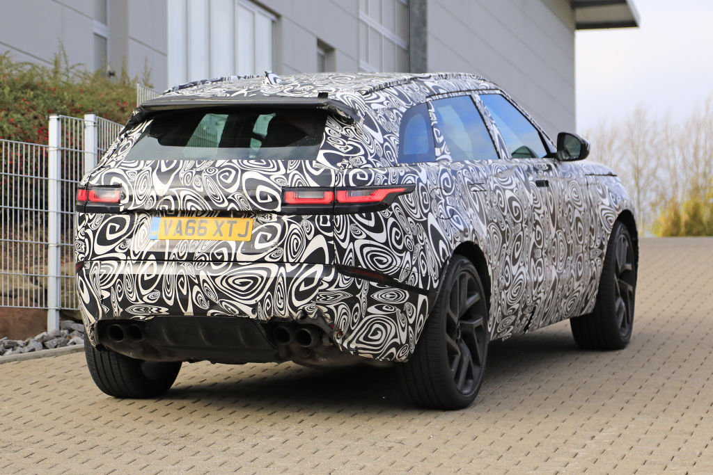 Range Rover Velar SVR.