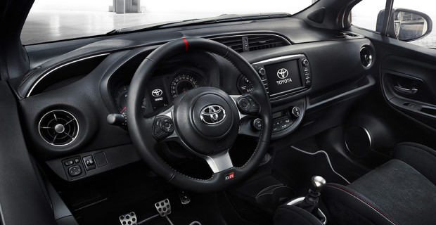 Auch im Innenraum kann der Toyota Yaris GRMN seine sportlichen Gene nicht verbergen.