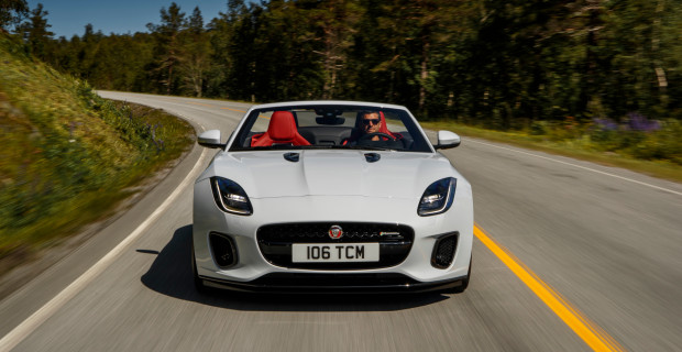 Das Jaguar F-Type Cabrio ist auch mit Vierzylindermotor ein faszinierendes Sportgerät.