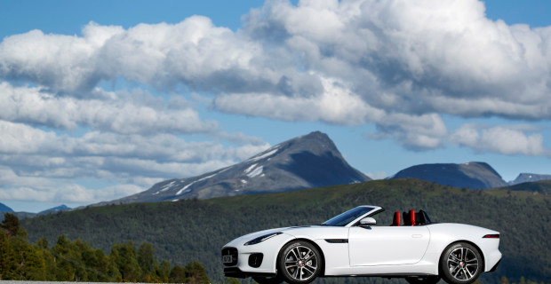 So muss ein Sport-Roadster aussehen: langgezogene Motorhaube, knackiger Passagierraum und ebensolches Heck - passt!